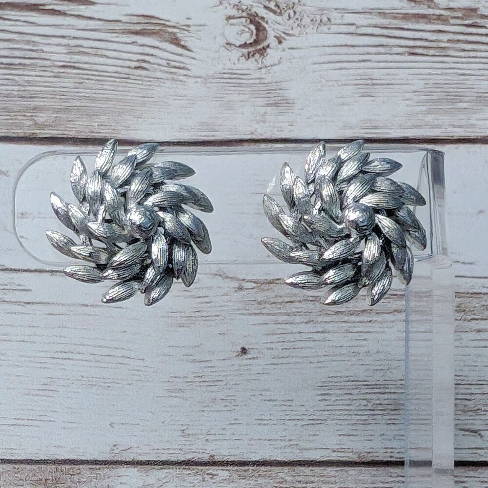 Vintage Lisner Clip On Earrings - 7/8" Silver Tone - Wear to Rear